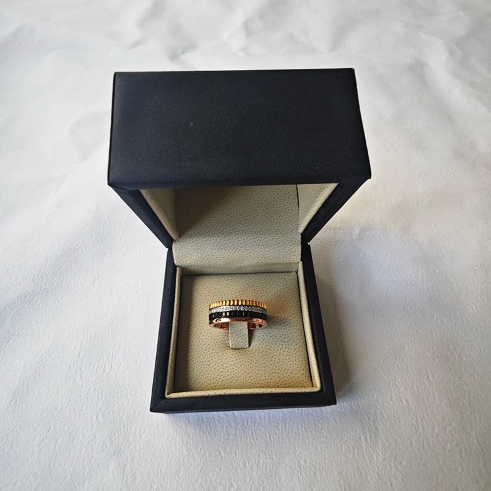 Boucheron 18k Gold Pavé Diamond Ring - Picture 2 of 5